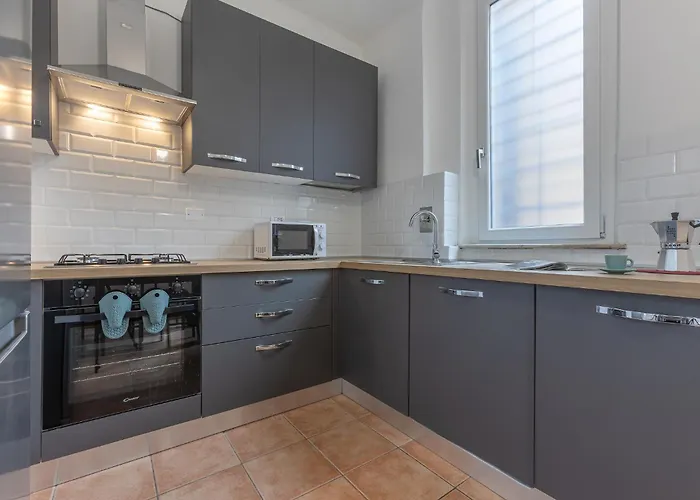 Guesthost - Matinum & Spacious * Болонья