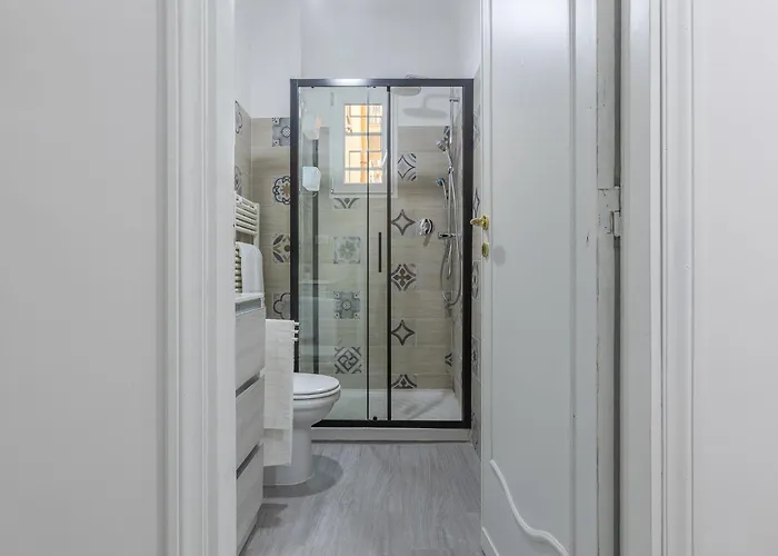 Guesthost - Matinum & Spacious Апартаменты